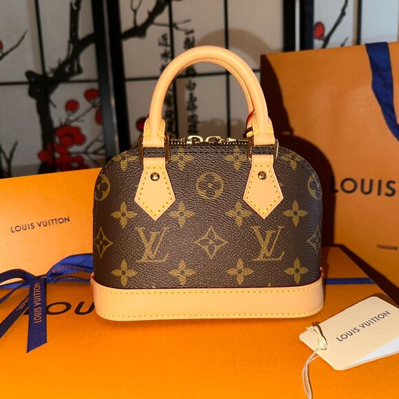 Louiv Vuitton Alma Nano Monogram - Picture 3 of 15